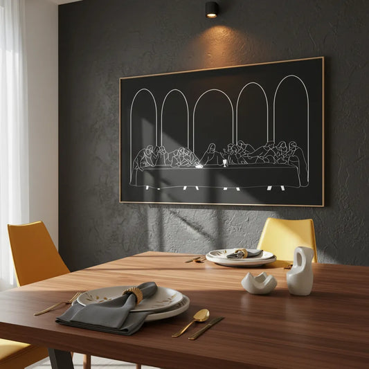 Quadro 'A Última Ceia Minimalista One Line' ambientado acima de uma mesa de jantar sofisticada na sala de jantar luxuosa da Casa Vértice com Travertino texturizado, painéis de freijó e dried botanical olive branches.