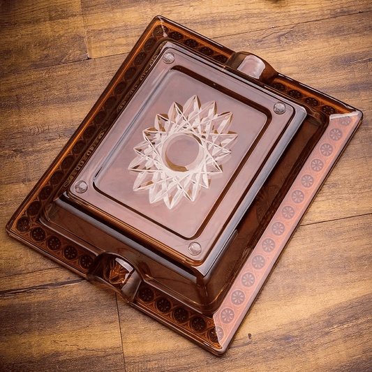 Detalhe do cinzeiro de vidro cristalino com design moderno para charutos Casa Vértice