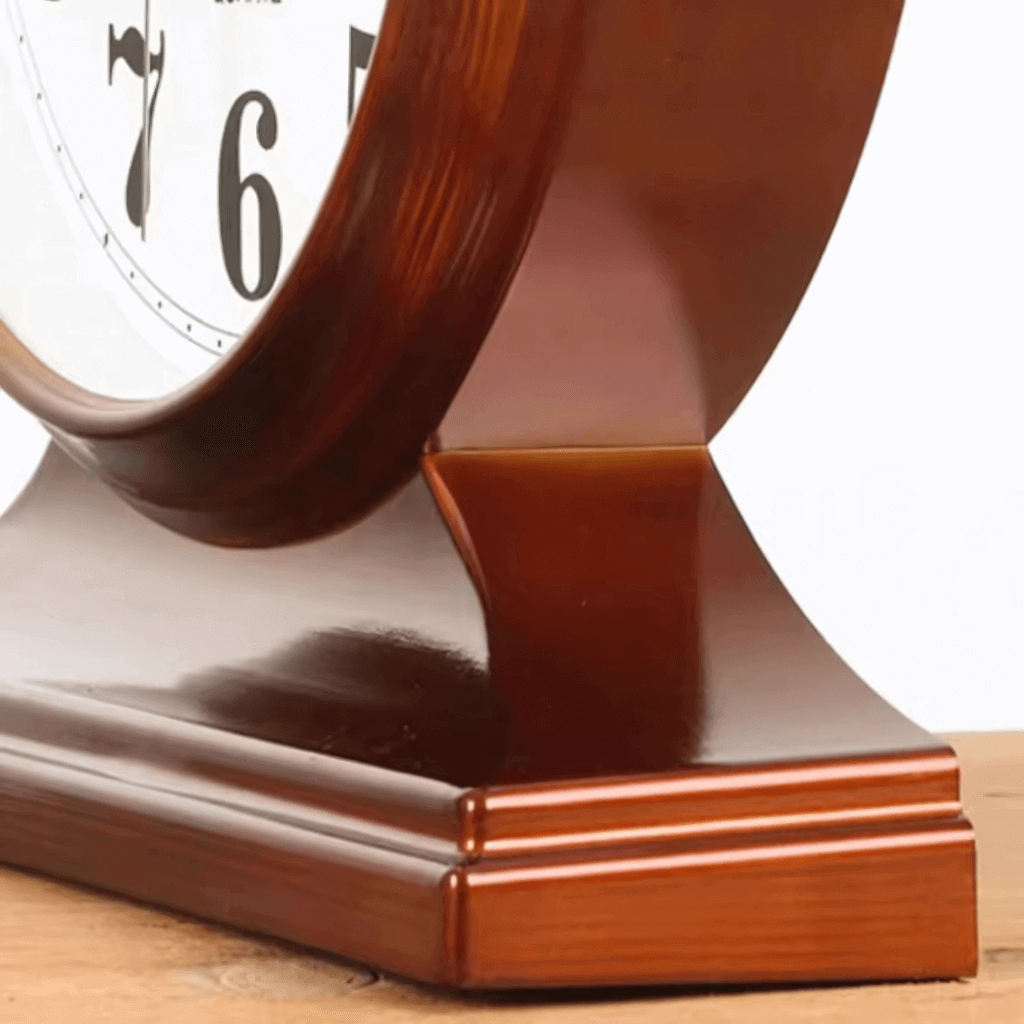 Relógio de mesa vintage design europeu com toque retrô sofisticado Casa Vértice