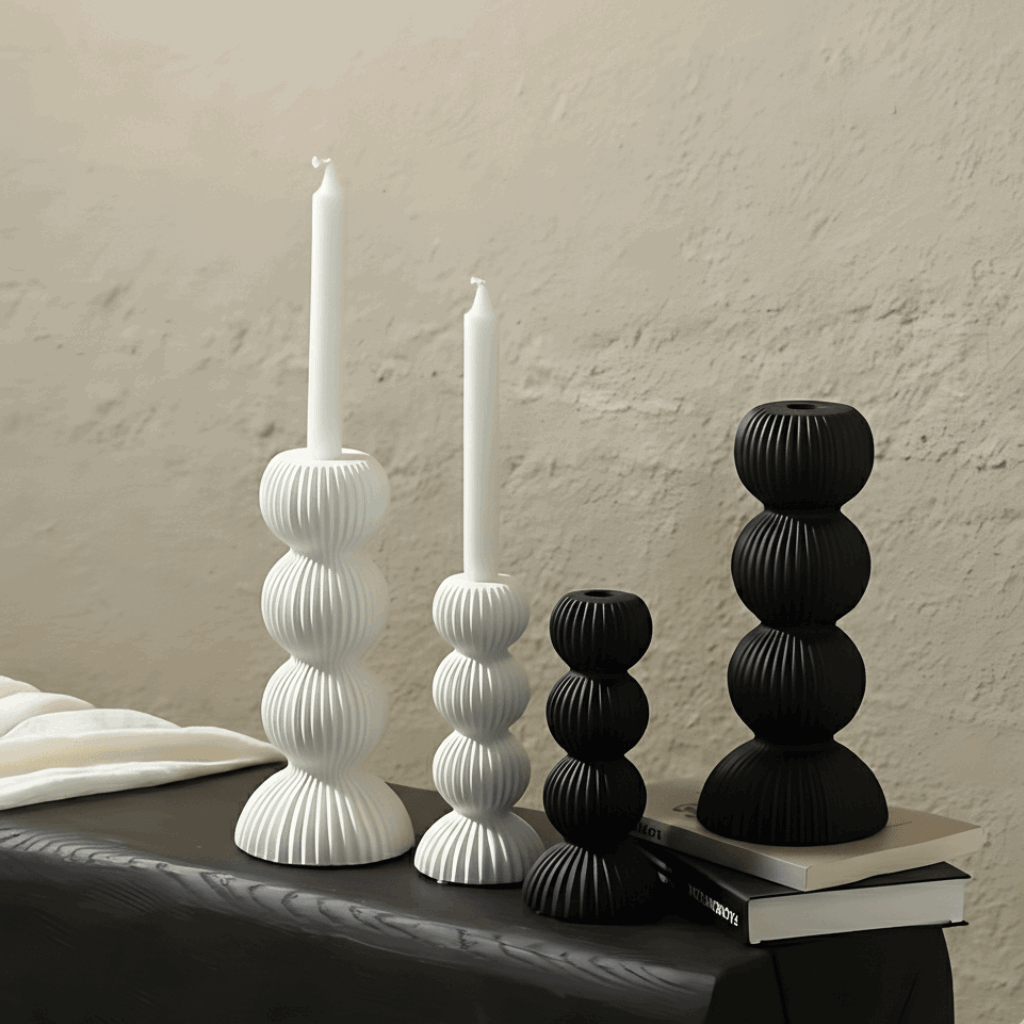 Castiçal geométrico em cerâmica tamanho P 8,5 × 19,5 cm com encaixe 2,1 cm para vela cônica