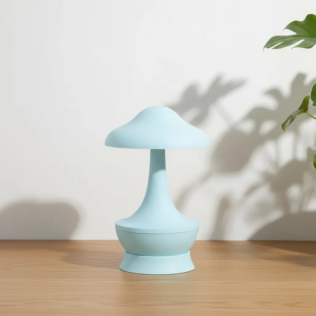 Luminária de mesa azul claro Mushroom Balance em ambiente clean com luz natural.