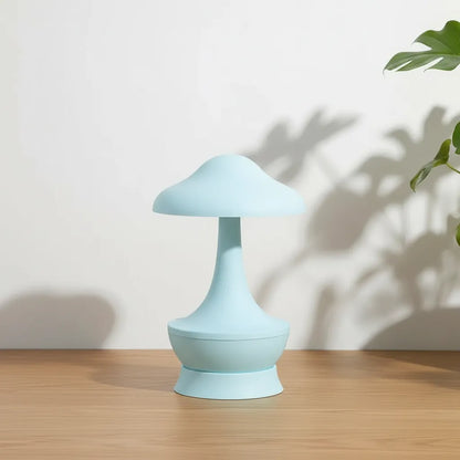 Luminária de mesa azul claro Mushroom Balance em ambiente clean com luz natural.