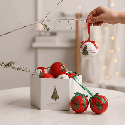 caixa com 14 bolas de Natal tema árvore 8 cm