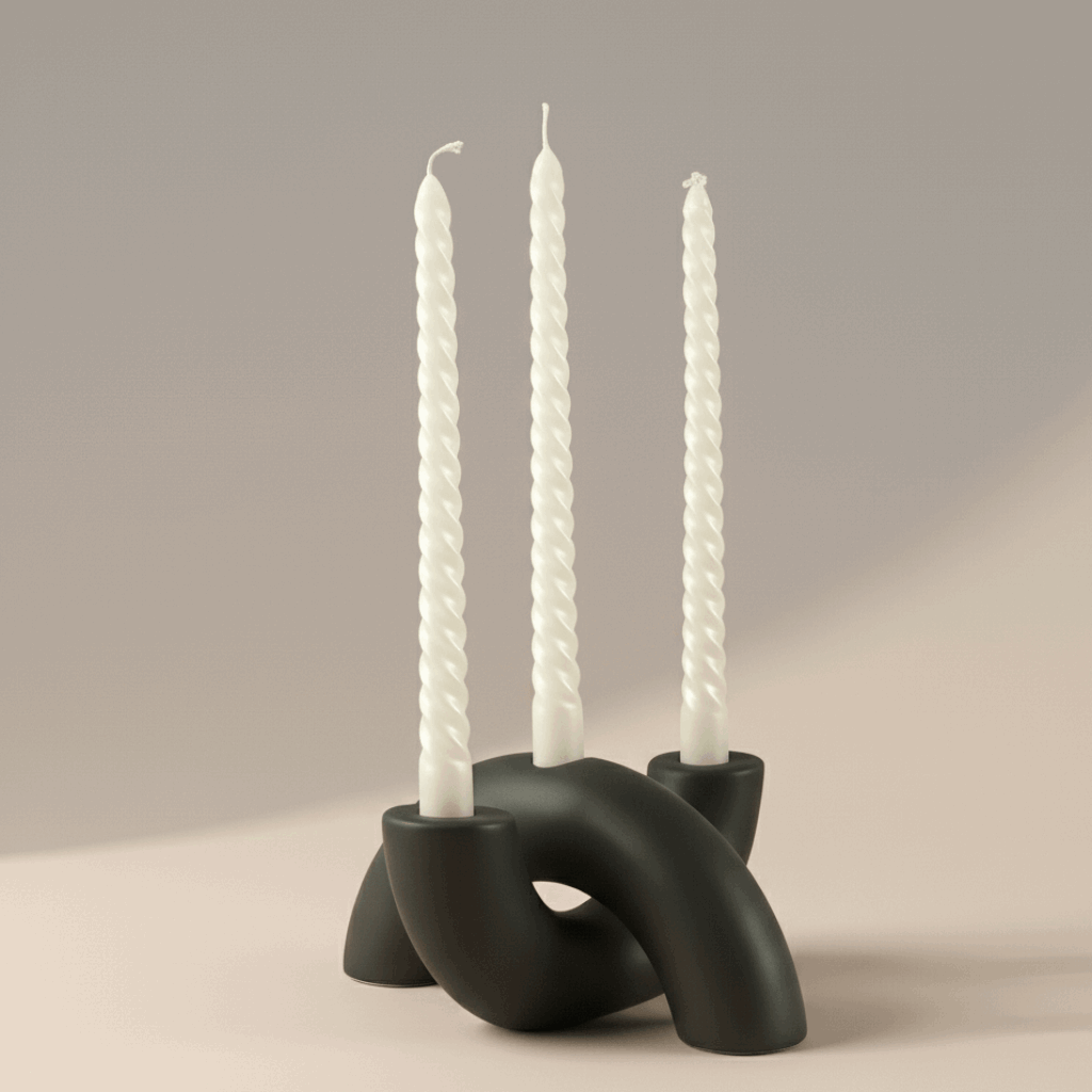 Castiçal arco em cerâmica preto, acabamento acetinado, compatível com vela 22 mm para mesas e aparadores