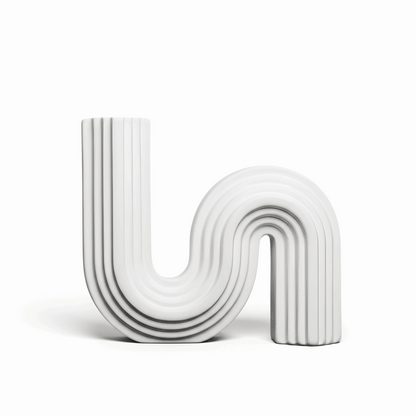 Castiçal arquitetônico em cerâmica branco 13 × 9 com acabamento liso e encaixe 2,1 cm para dinner candle