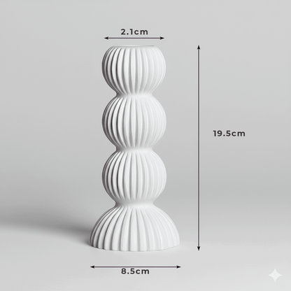 Castiçal geométrico em cerâmica preto tamanho G 11,5 × 25,5 cm com sulcos esculturais, base estável e encaixe 2,1 cm para vela cônica