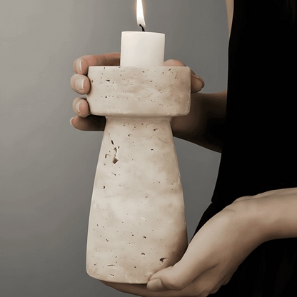 Detalhe do alojamento ~9 cm em travertino natural, veios e poros autênticos