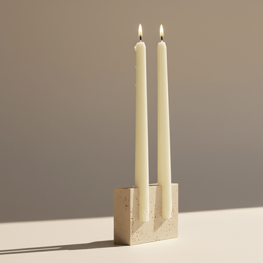 Castiçal travertino luxo Casa Vértice, compatível com velas padrão 2 cm, visual contemporâneo