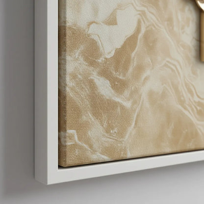 Perfil detalhado da moldura filete freijó branca em madeira nobre envolvendo o quadro decorativo canvas premium do Crucifixo A Chaga da Graça, mostrando o acabamento de marcenaria