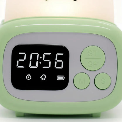 Close-up do visor digital e botões de controle da luminária relógio Toast Clock.