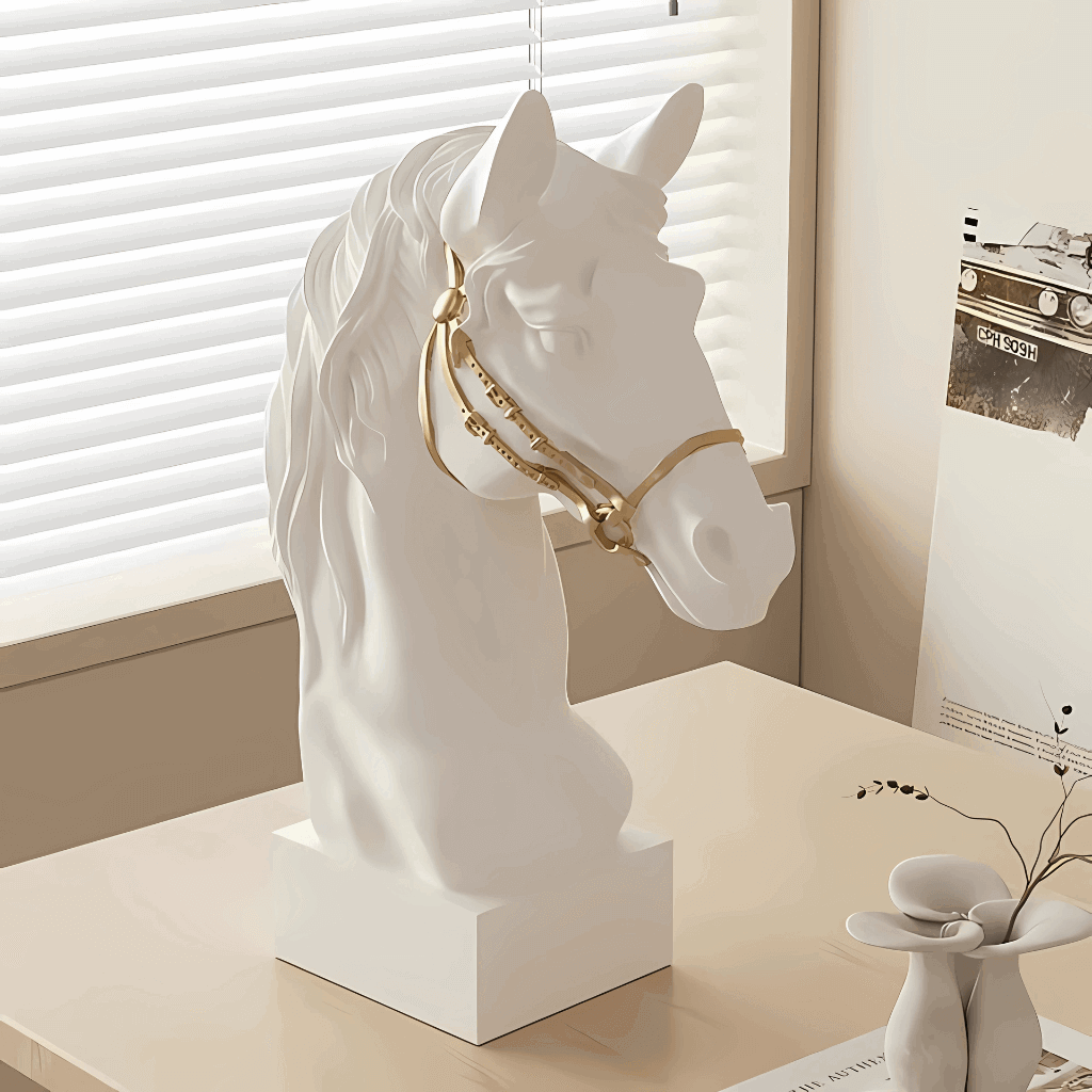 Estatueta cabeça de cavalo branca resina detalhe dourado decoração clássica Casa Vértice