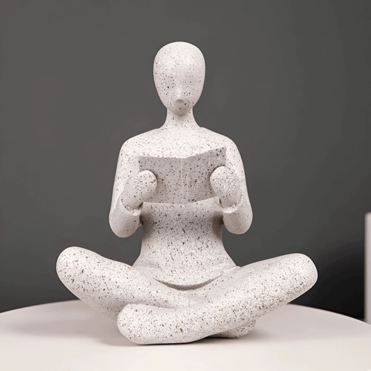 Escultura abstrata leitor meditação resina branca cinza biblioteca Casa Vértice