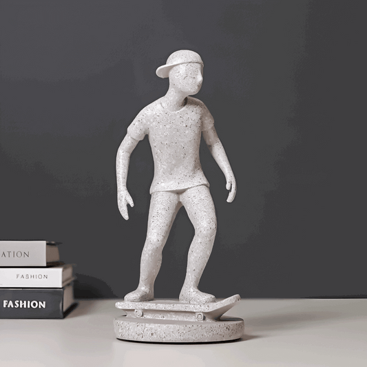 Estatueta esportiva skatista resina cinza decoração quartos atletas Casa Vértice