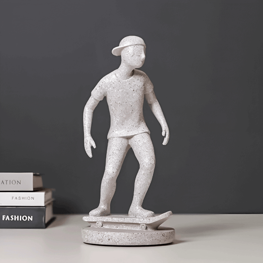 Estatueta esportiva skatista resina cinza decoração quartos atletas Casa Vértice