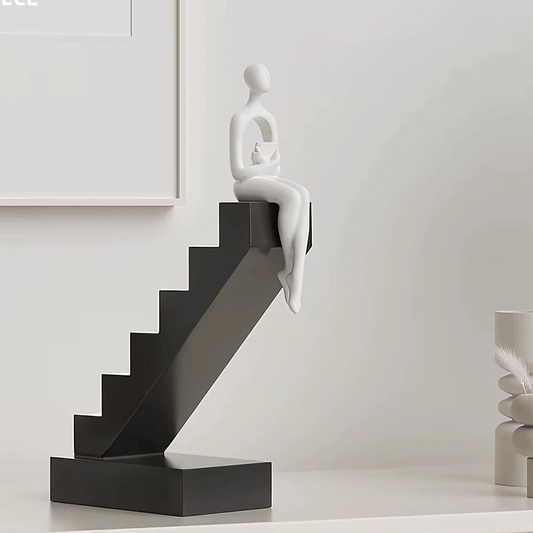 Estatueta decorativa pessoa contemplativa escada geométrica resina premium Casa Vértice