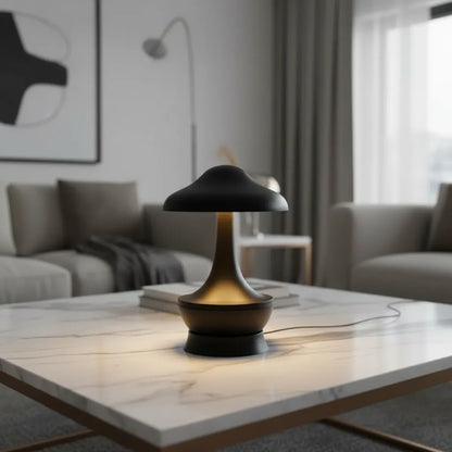 Luminária de mesa preta Mushroom Balance com design moderno em mesa de mármore.