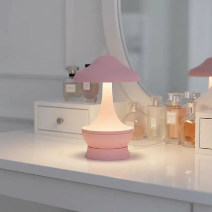 Abajur de mesa rosa suave formato cogumelo decorando penteadeira ou mesa de cabeceira.